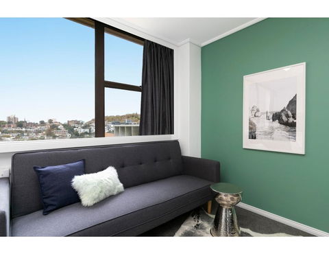 Bright, Modern Studio Steps From The Action - Accommodation 4U 1
