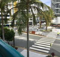 Broadbeach Private Apt with CHA - Accommodation 4U