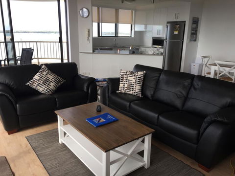 Broadwater Shores Waterfront Apartments - Accommodation 4U 1