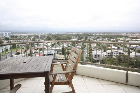 Broadwater Shores Waterfront Apartments - Accommodation 4U 0