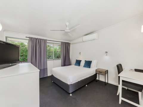 Brook Hotel - Accommodation 4U 1