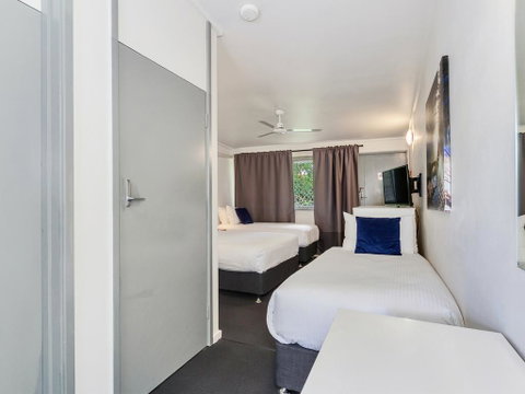 Brook Hotel - Accommodation 4U 2