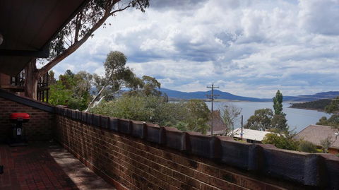Bundilla 3 - Lake Views From The Balcony - Accommodation 4U 0