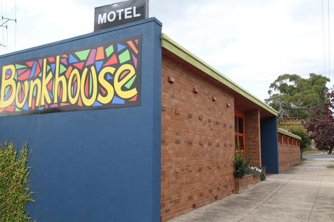 Bunkhouse Motel - Accommodation 4U 2