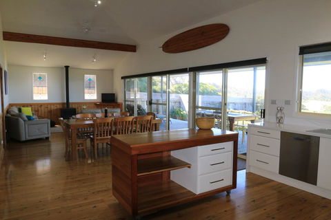 Bunkys By The Sea Holiday House - Accommodation 4U 1