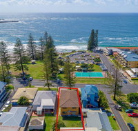 Burleigh House Opposite Main Beach - Views Sea Pool Linen and Free WiFi - Accommodation 4U