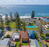 Burleigh Unit 2 -28 Clarence Street - Opposite Main Beach. - Accommodation 4U