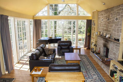 Bygone Beautys Cottages - Bronte Cottage - Accommodation 4U 3