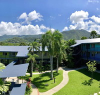 Cairns Adventure Lodge - Cook your own meals in your private Kitchen includes Dishwasher Washing Machine - Accommodation 4U
