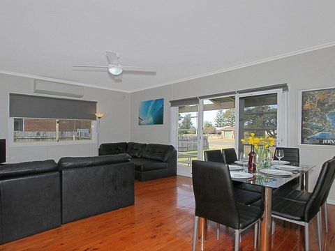 Callala Beach Cottage - Charm And Character - Accommodation 4U 2