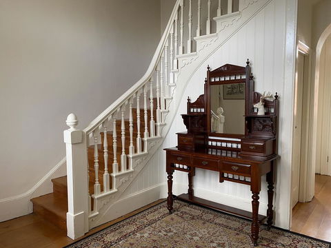 Campbell House - Accommodation 4U 3