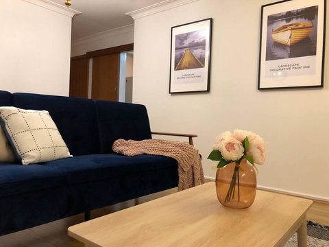 CAMPBELLTOWN HOLIDAY HOME 3 BED + FREE PARKING NCA039 - Accommodation 4U 2