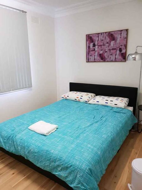 CAMPBELLTOWN HOLIDAY HOME 3 BED + FREE PARKING NCA039 - Accommodation 4U 3