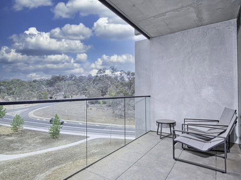 CANBERRA CHIC-hosted By:L'Abode Accommodation - Accommodation 4U 1