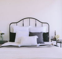 Capitol Executive Apartment on London Circuit - Accommodation 4U