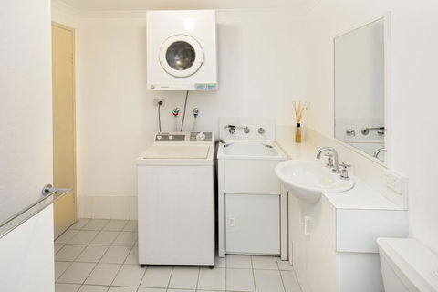 Cascades 3 Well Appointed And Central Location - Accommodation 4U 1