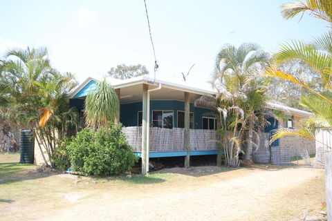 CASTAWAY BEACH HOUSE - Accommodation 4U 0