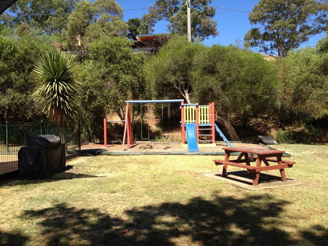 Castle Motel - Accommodation 4U 1