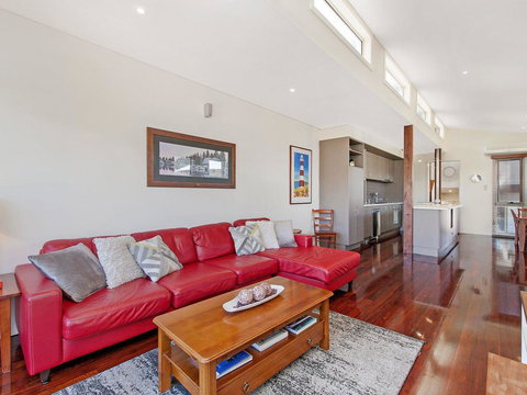 CASTWOOD VILLA No.2 - Accommodation 4U 0