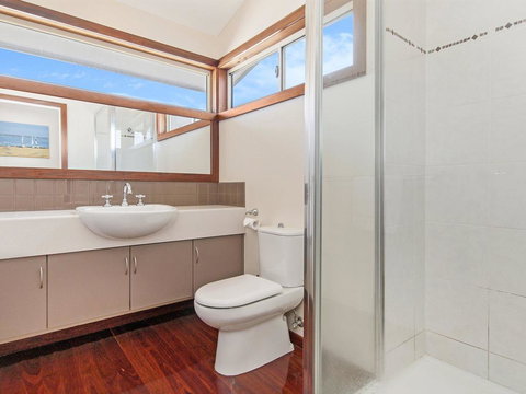 CASTWOOD VILLA No.2 - Accommodation 4U 1