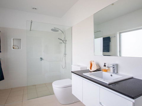 Catalina - Brand New House - Accommodation 4U 1