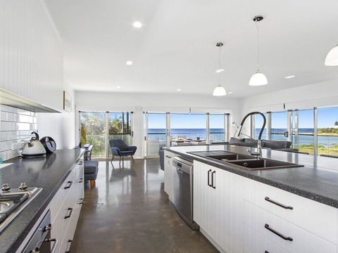 Catalina - Brand New House - Accommodation 4U 3