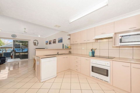 Champagne Apartment 2 - Accommodation 4U 3