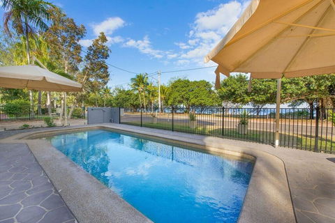 Champagne Apartment 2 - Accommodation 4U 2