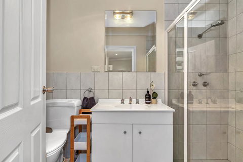 Character Home - Easy Tram To City - Accommodation 4U 2