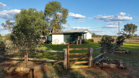 Charleville Bush Cottage - Accommodation 4U 0