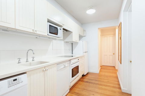 Charming Centrally Located 2 Bedroom Accommodation - Accommodation 4U 2