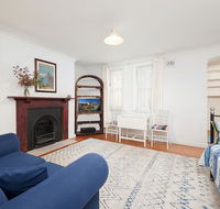 Charming Centrally Located 2 Bedroom Accommodation - Accommodation 4U