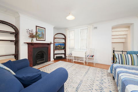 Charming Centrally Located 2 Bedroom Accommodation - Accommodation 4U 0