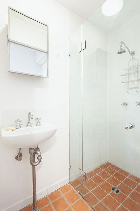 Charming Centrally Located 2 Bedroom Accommodation - Accommodation 4U 3