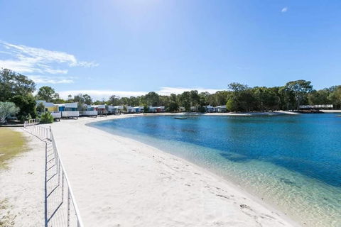 Charming Island Escape Gold Coast - Accommodation 4U 1