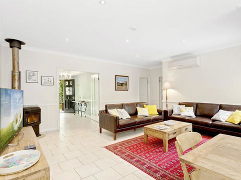 Cherry Walk Cottage - Accommodation 4U 2