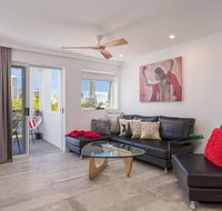 Chevron Sails - Accommodation 4U