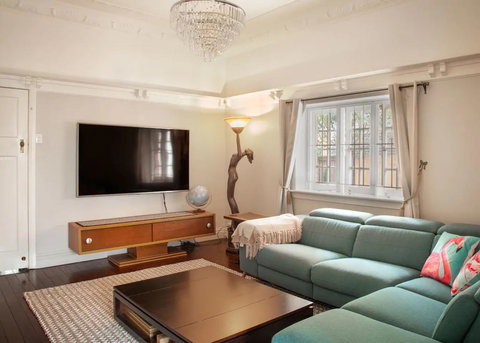 Chic 2 Bedroom Ground Floor Apartment In Trendy New Farm - Accommodation 4U 0