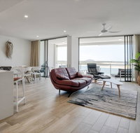 Chic Getaway at The Cosmopolitan Cotton Tree - Accommodation 4U