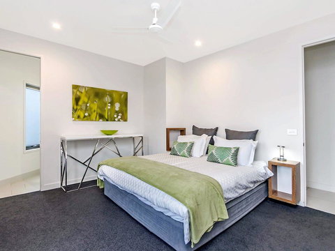 Chimneys On Bank - Accommodation 4U 2