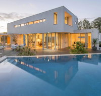Cinque - Luxury Family Home with Pool Close to Beach and Town - Accommodation 4U