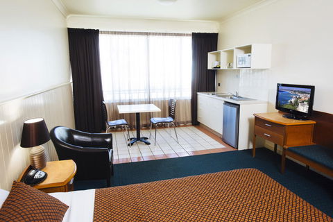 City Oasis Inn - Accommodation 4U 2