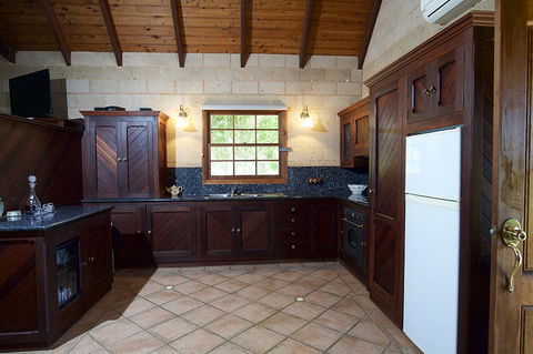 Clarendon Forest Retreat - Accommodation 4U 1