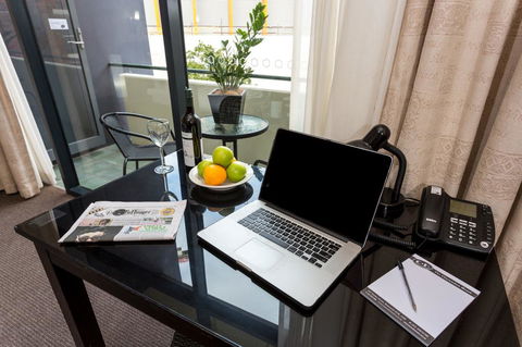 Clarendon Hotel - Accommodation 4U 2