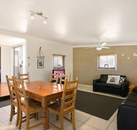 Close to Water Restaurants and Clubs Toorbul St Bongaree - Accommodation 4U