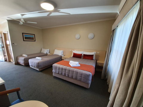 Club Motor Inn - Accommodation 4U 2