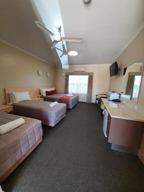 Club Motor Inn - Accommodation 4U 1