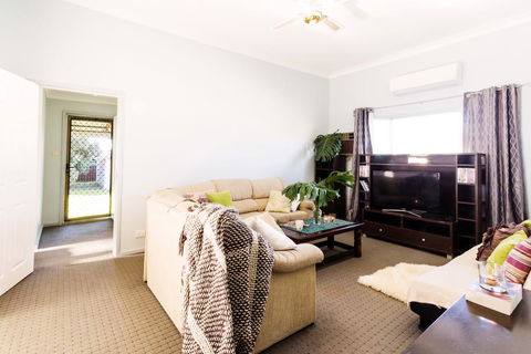 Coal D' Vine Cottage - Cessnock NSW - Accommodation 4U 3