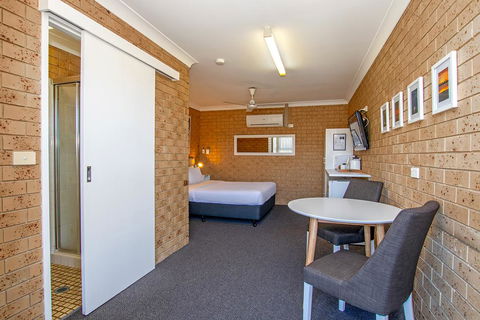 Coast Inn Motel - Accommodation 4U 2