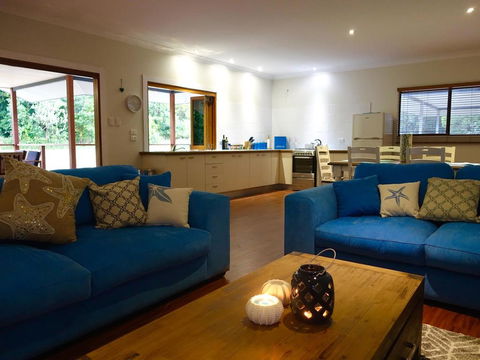 Coconut Beach House - Accommodation 4U 3